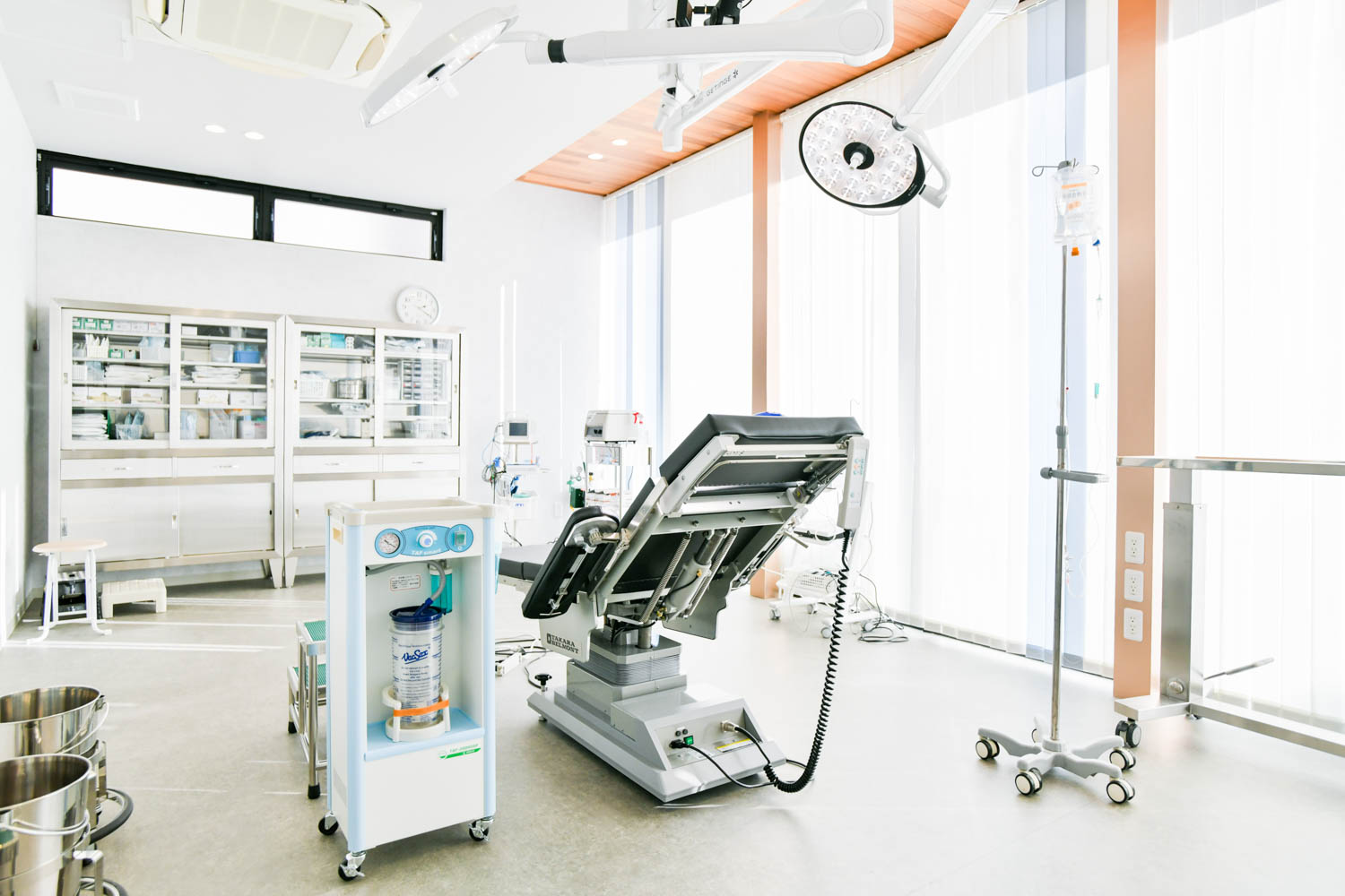 インプラント専用のオペ室を完備